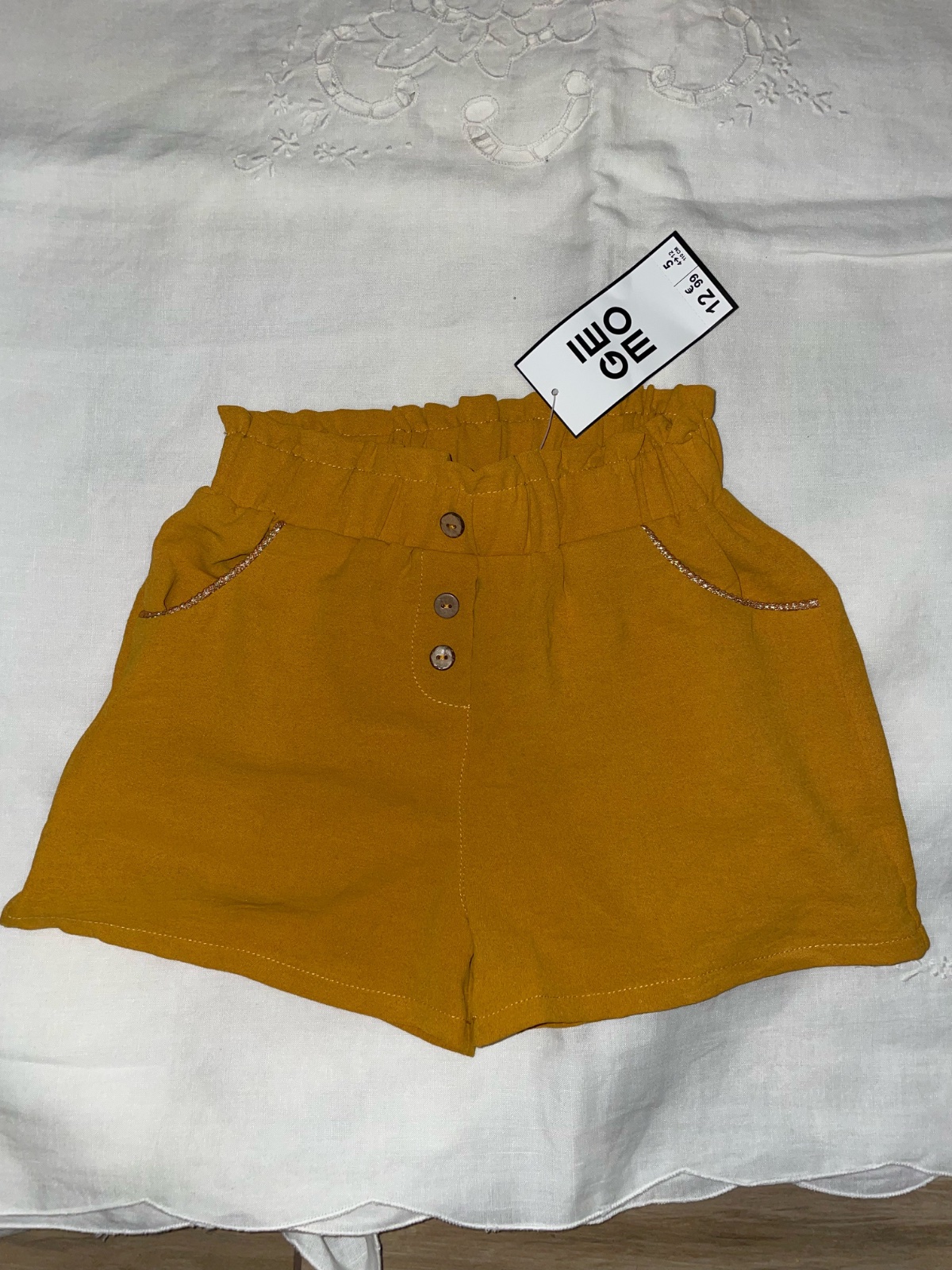 Short fille Gémo neuf avec étiquette 5 ans ( tailles dispo entre 4 ans et 12 ans)
