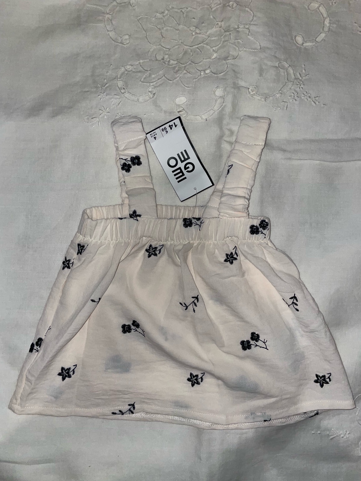 Robe fille Gémo blanche à fleurs noires 4 ans ( tailles dispo de 6 mois a 4 ans ) neuve avec étiquette