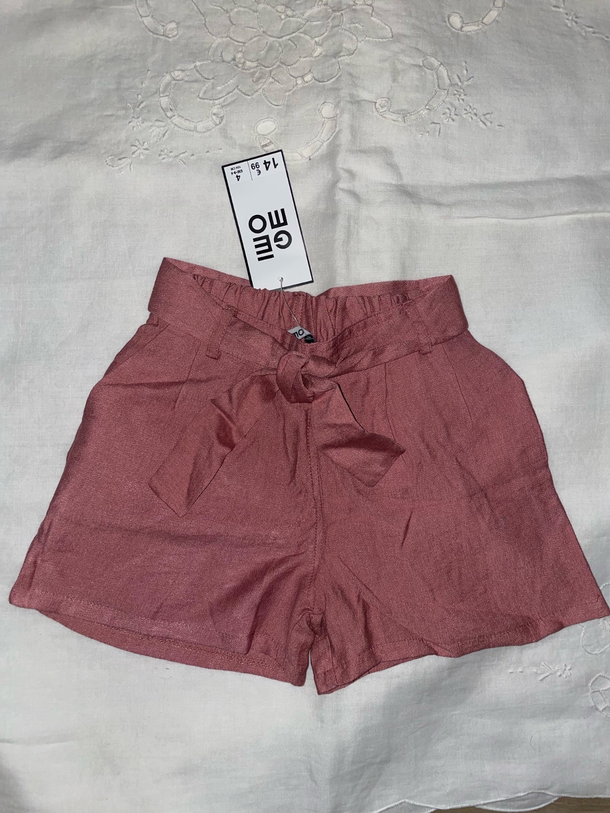 Short fille rose foncé Gémo neuf avec ceinture nœud 4 ans (taille dispo entre 6 mois et 4 ans )