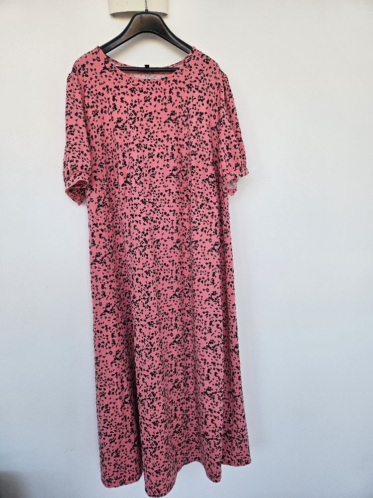 Robe longue Rose et noire taille 6xl
