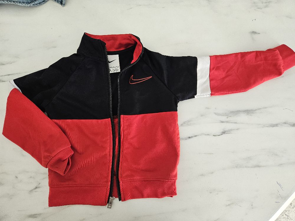 Gilet Nike taille 2-3 ans