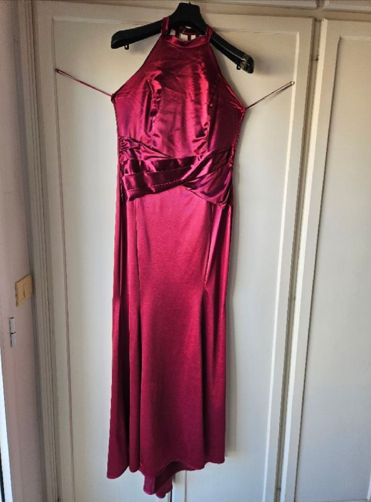 Robe soirée satin burgundy taille 44 jamais portée