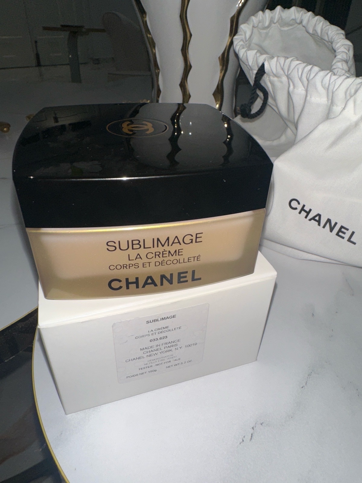 CHANEL Sublimage La Crème Corps et Décolleté, 150 g.