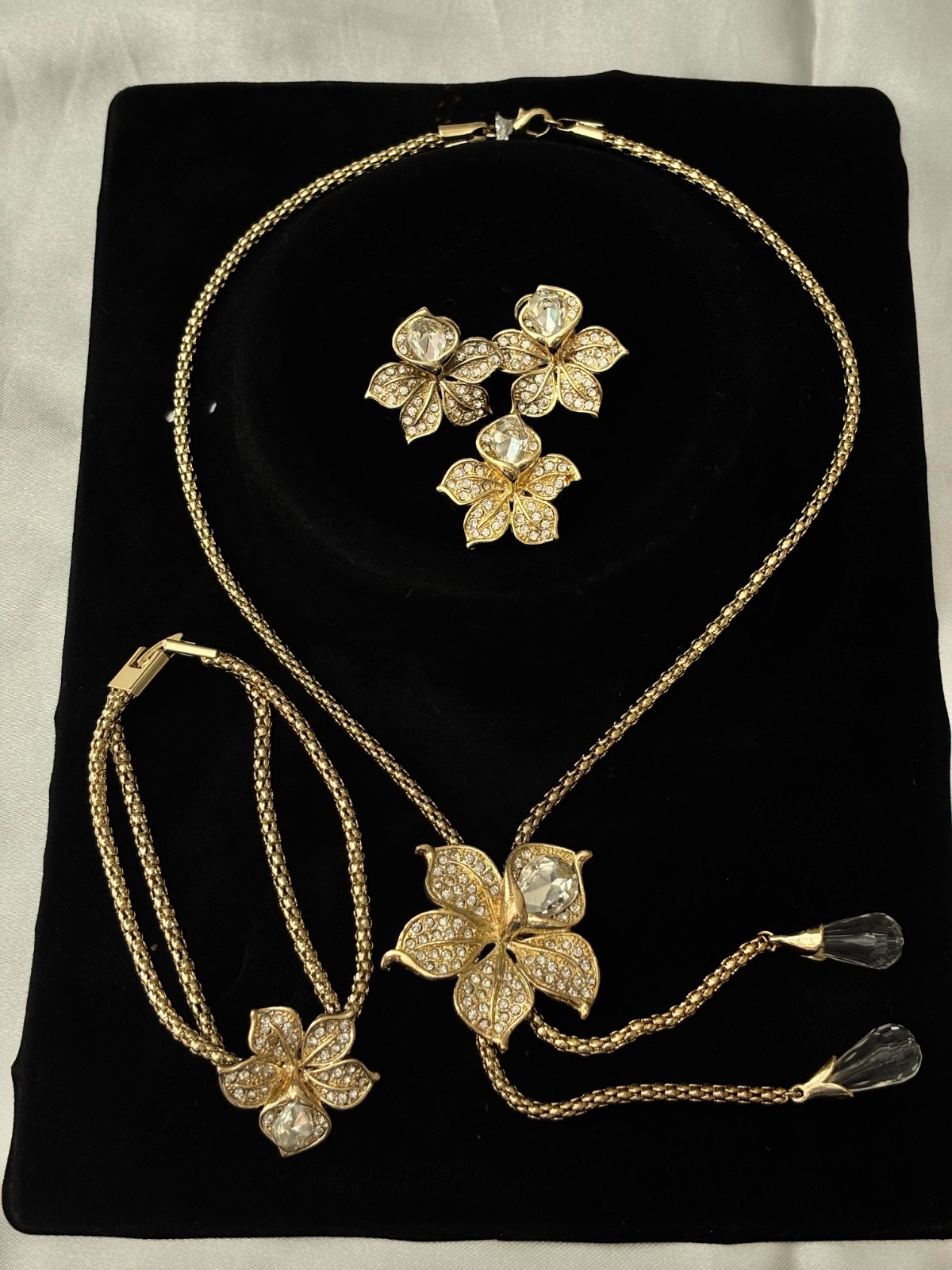     Parure fleur dorée inoxydable