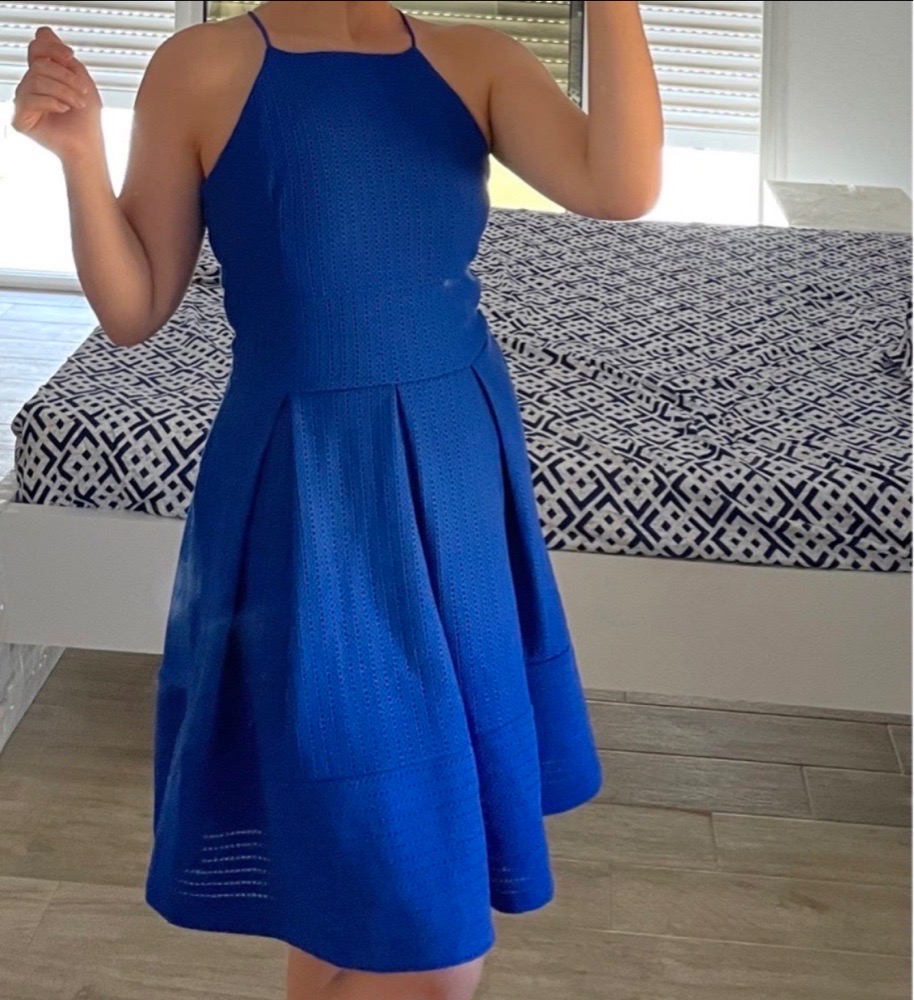Robe courte bleu roi