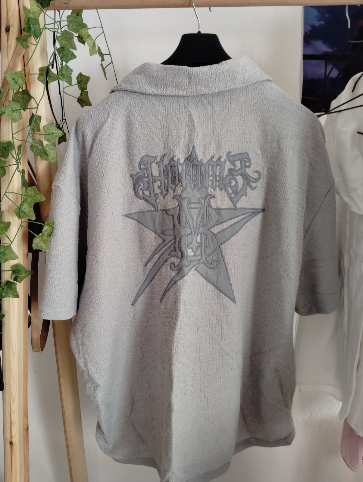 Polo oversize gris avec imprimé dos 
