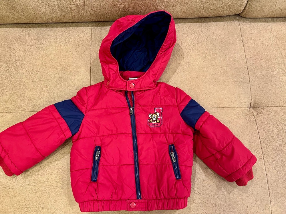 Monteau doudoune en rouge pr bb 6-9mois 