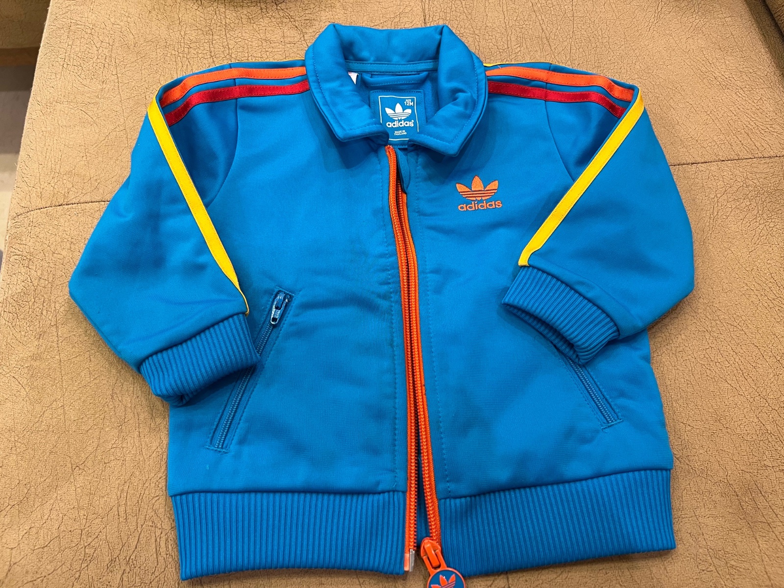 Gilet adidas bleue+pantalon assorti jaune pr garçon 12mois
