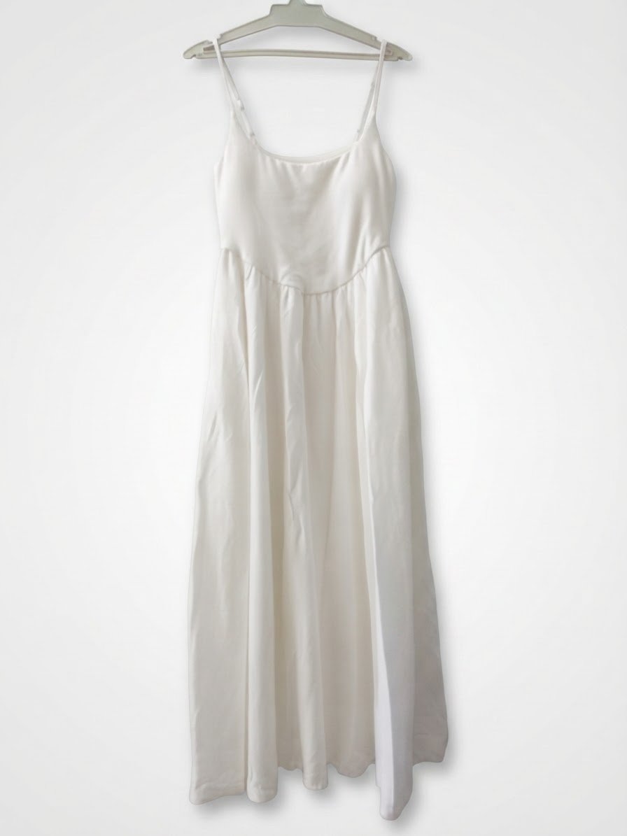 Très jolie Robe tendance avec rembourrage 