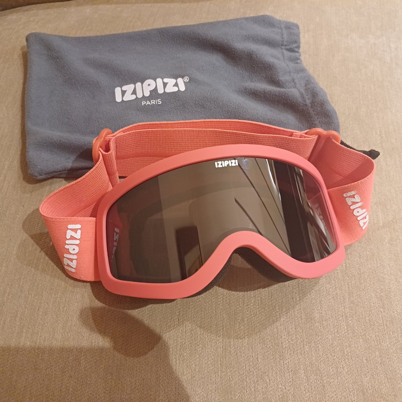  un masque de ski IZIPIZI 