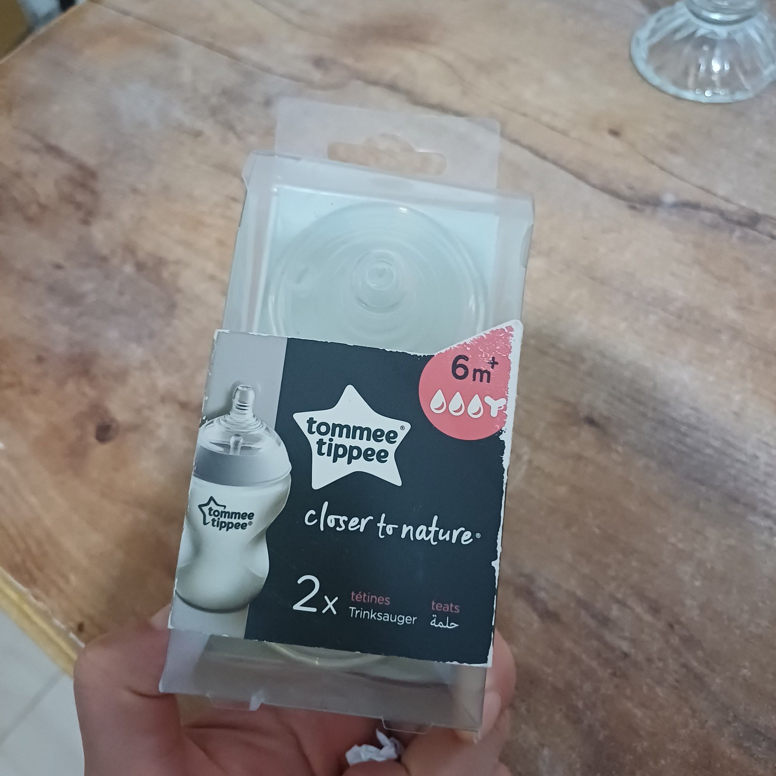 Deux tetines tommee tippee