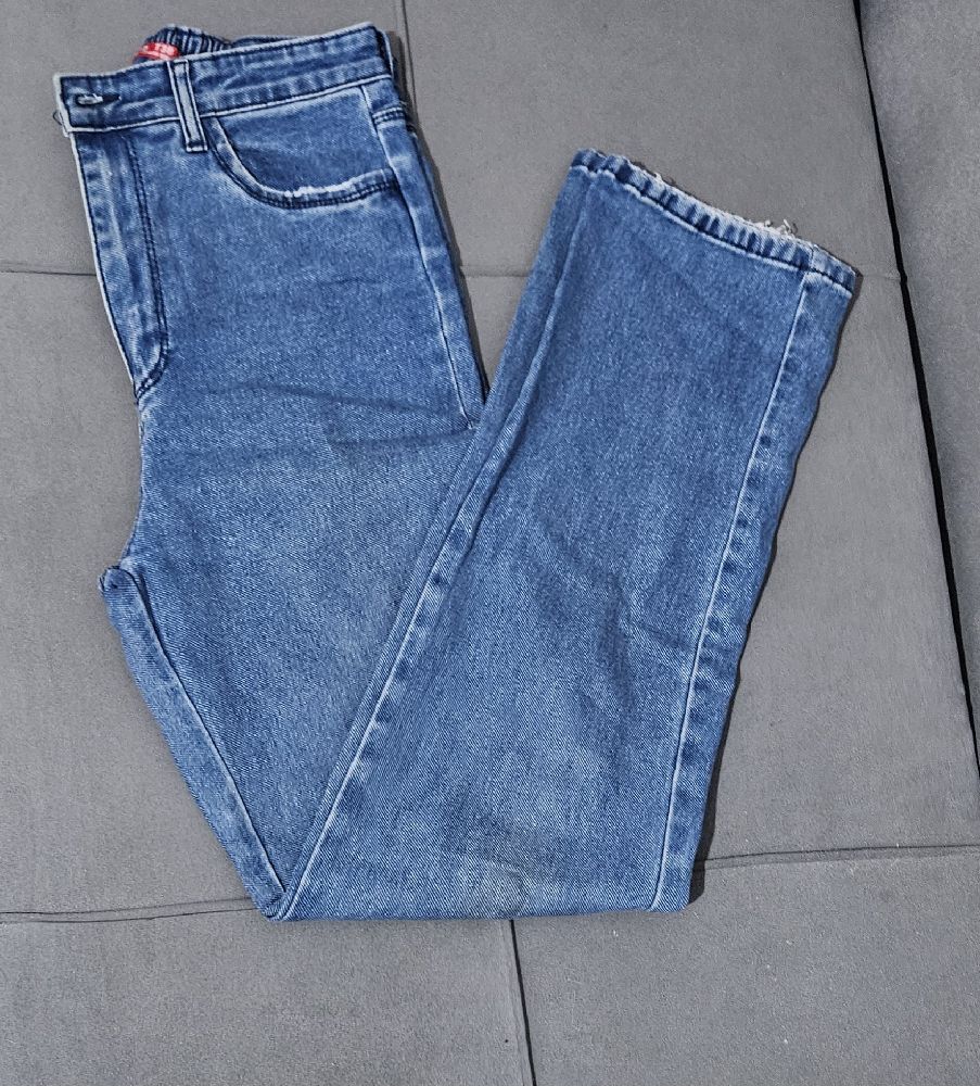 Jeans mom Fit de la marque tunisie YOLO jeans 