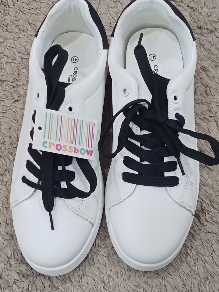 basket blanc Neuf taille 41 jamais porté 