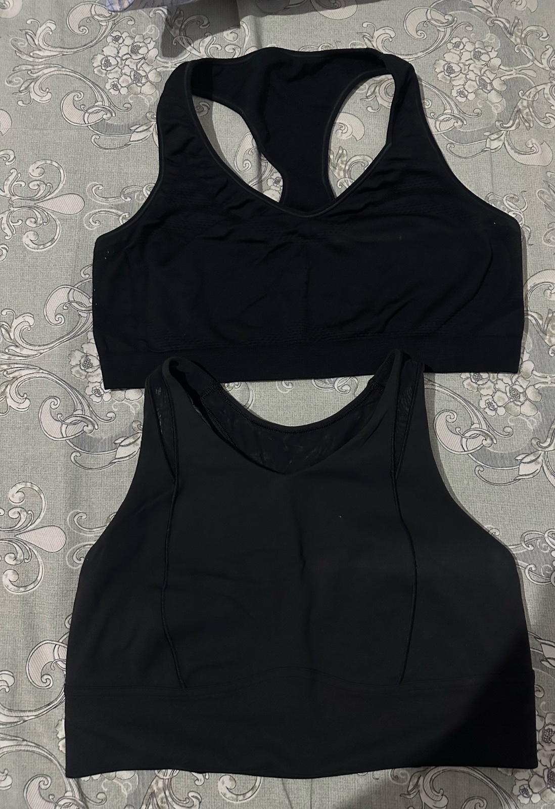 Deux brassières