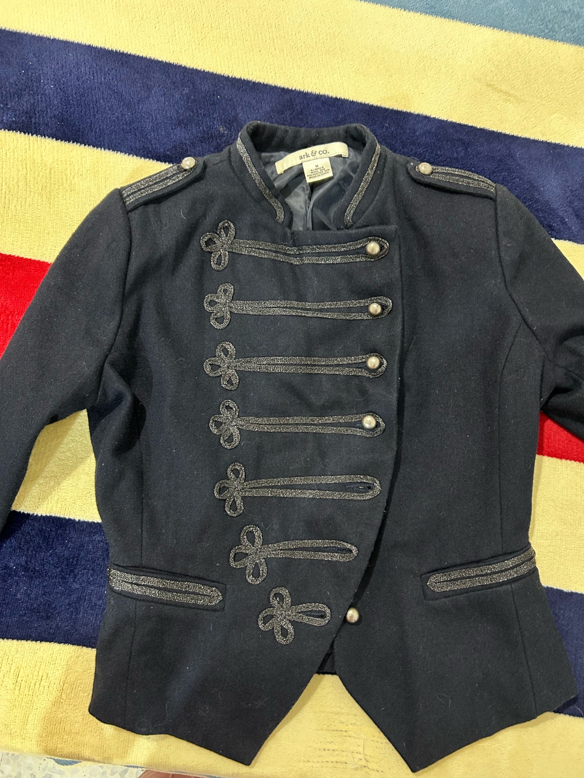 Tres jolie veste bleu marine neuve