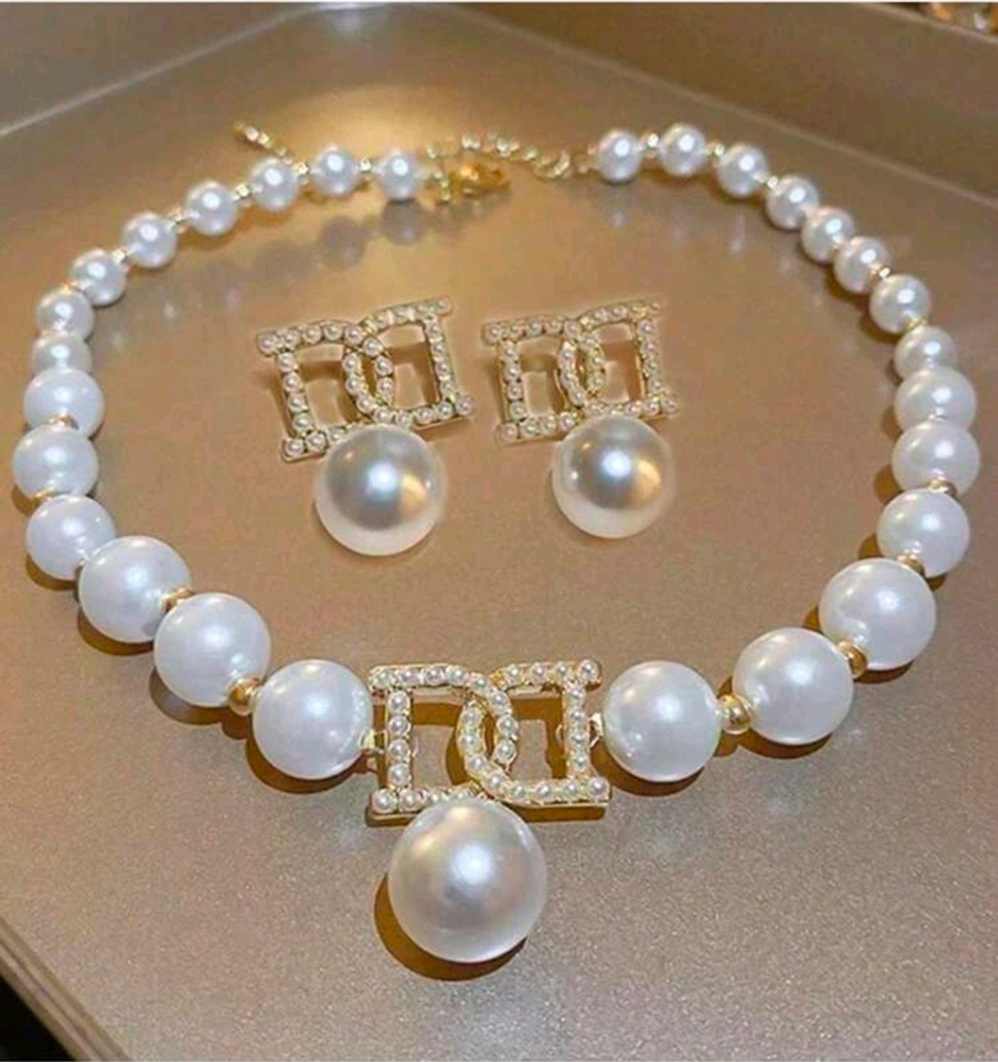 Set (collier+ boucles d’oreilles)