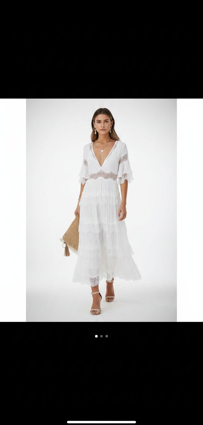 Robe blanche en dentelle de la marque Storia