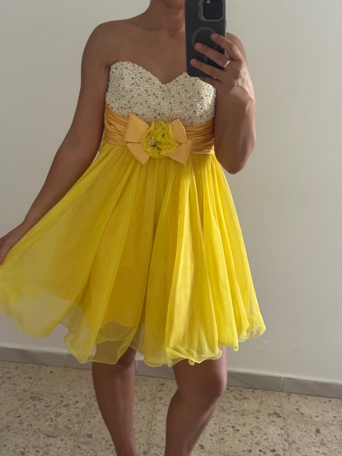 Robe soiree couleur jaune poussin