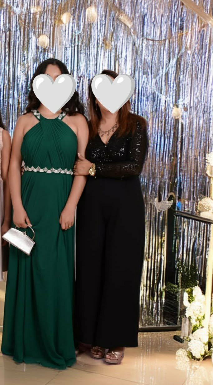 Robe verte plus combinaison noire les deux tailles 38 M prix 150 d les deux possibilité d'achat par article robe 80 combinaison 70 