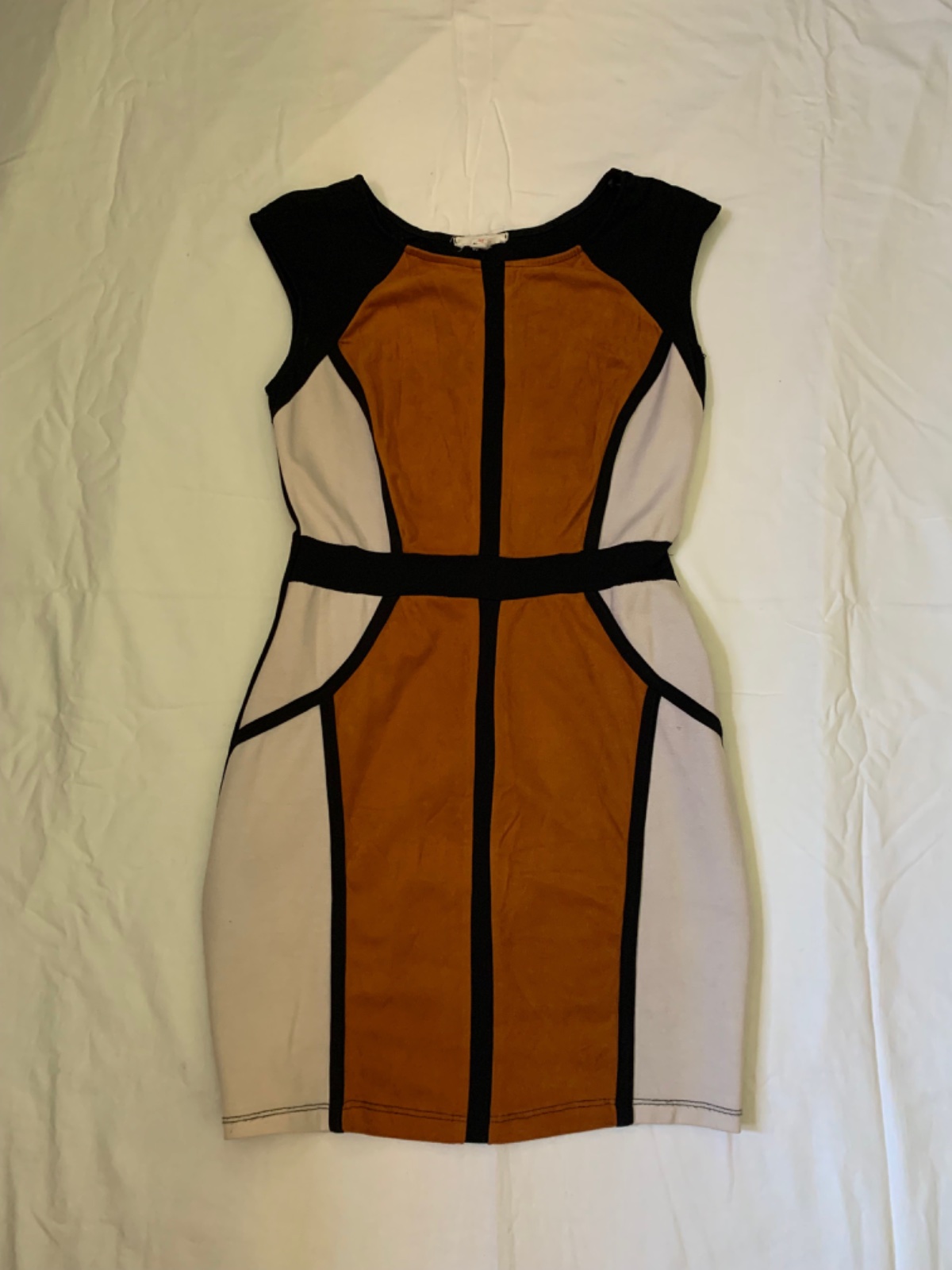 Robe moulante tricolore élégante