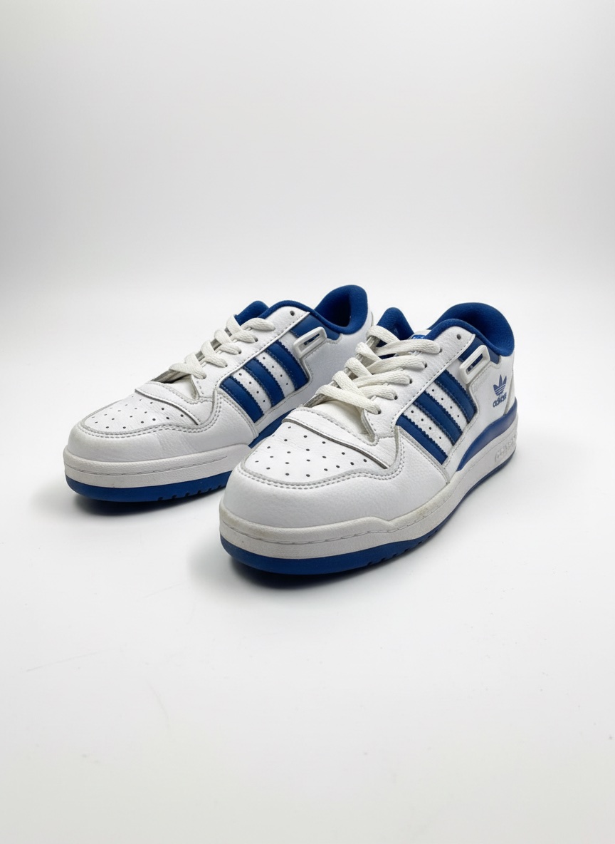 Baskets Adidas Forum Low blanches et bleues