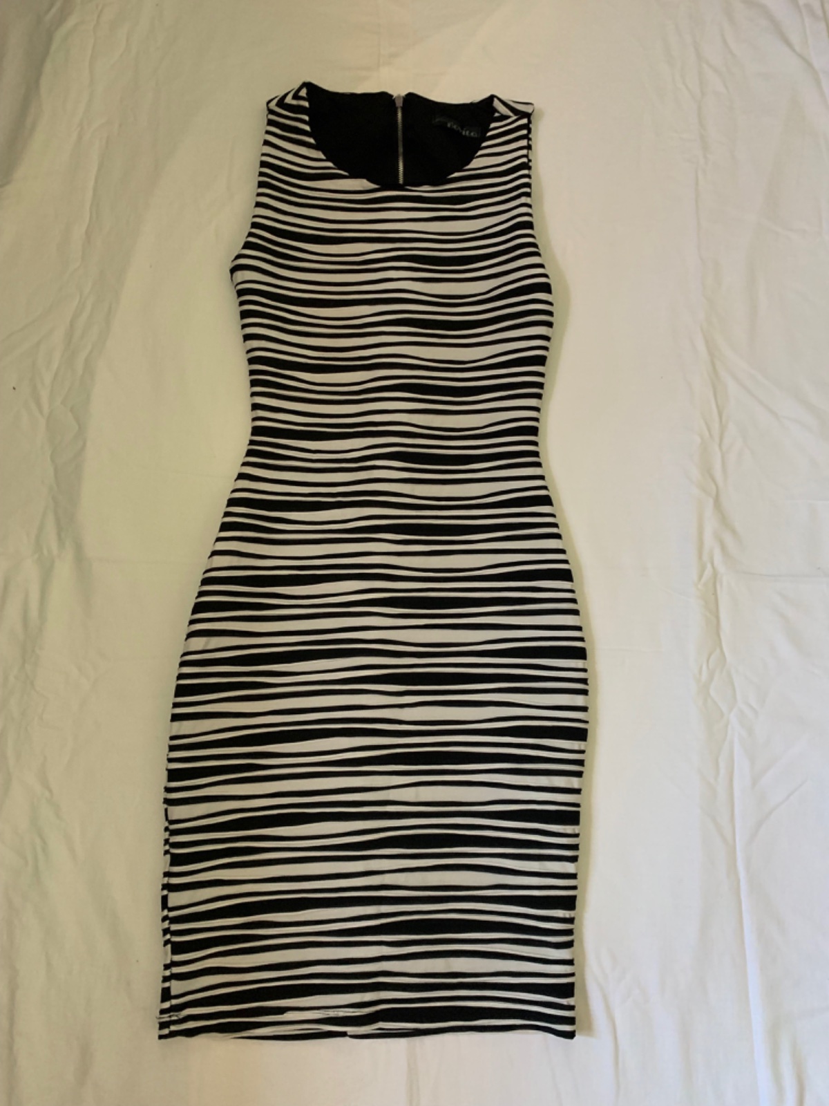Robe moulante rayée noir et blanc