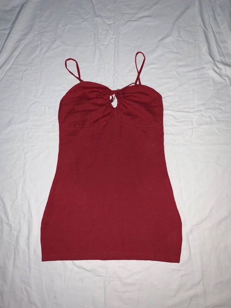 Robe rose bretelles PrettyLittleThing – Tissu léger