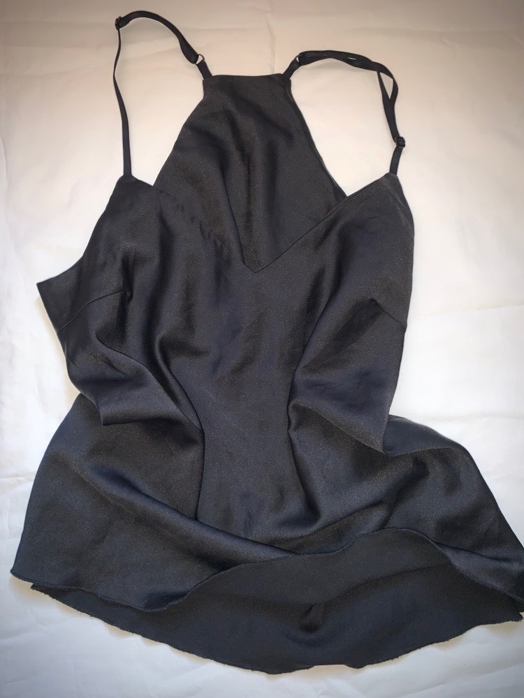 Body en satin noir élégant