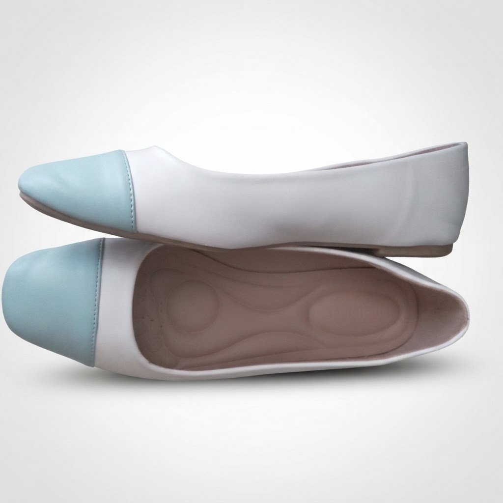 Ballerine blanche et bleue 