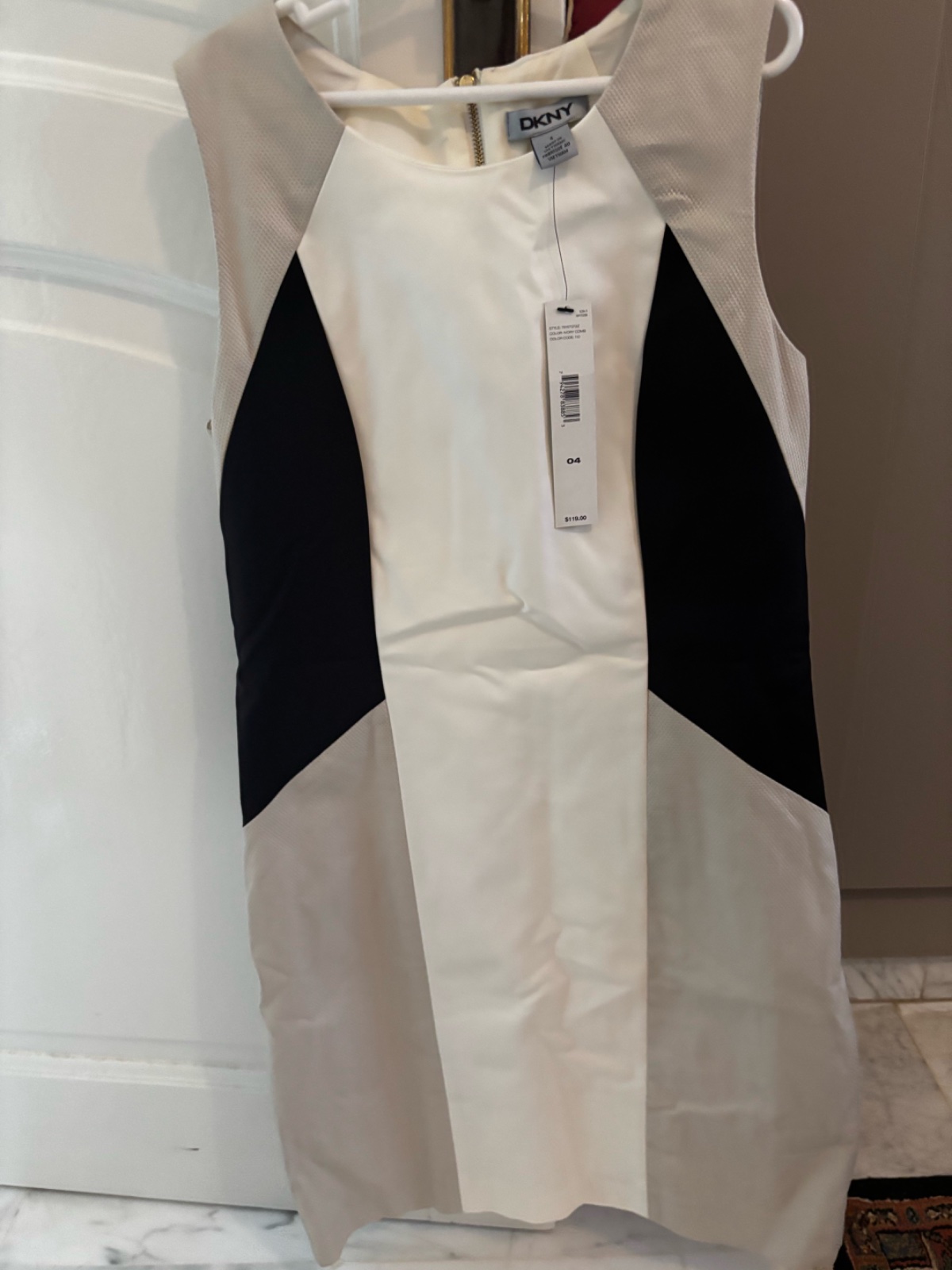 Robe Calvin Klein avec etiquette