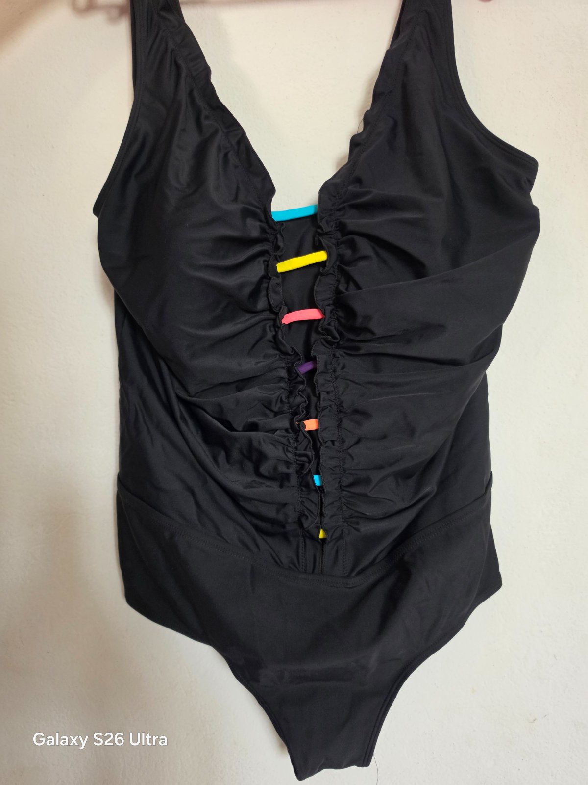 Maillot de bain 1 pièce noir froncé avec liens colorés - Taille 52 / 4XL 