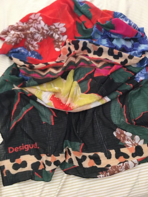 Cache maillot desigual