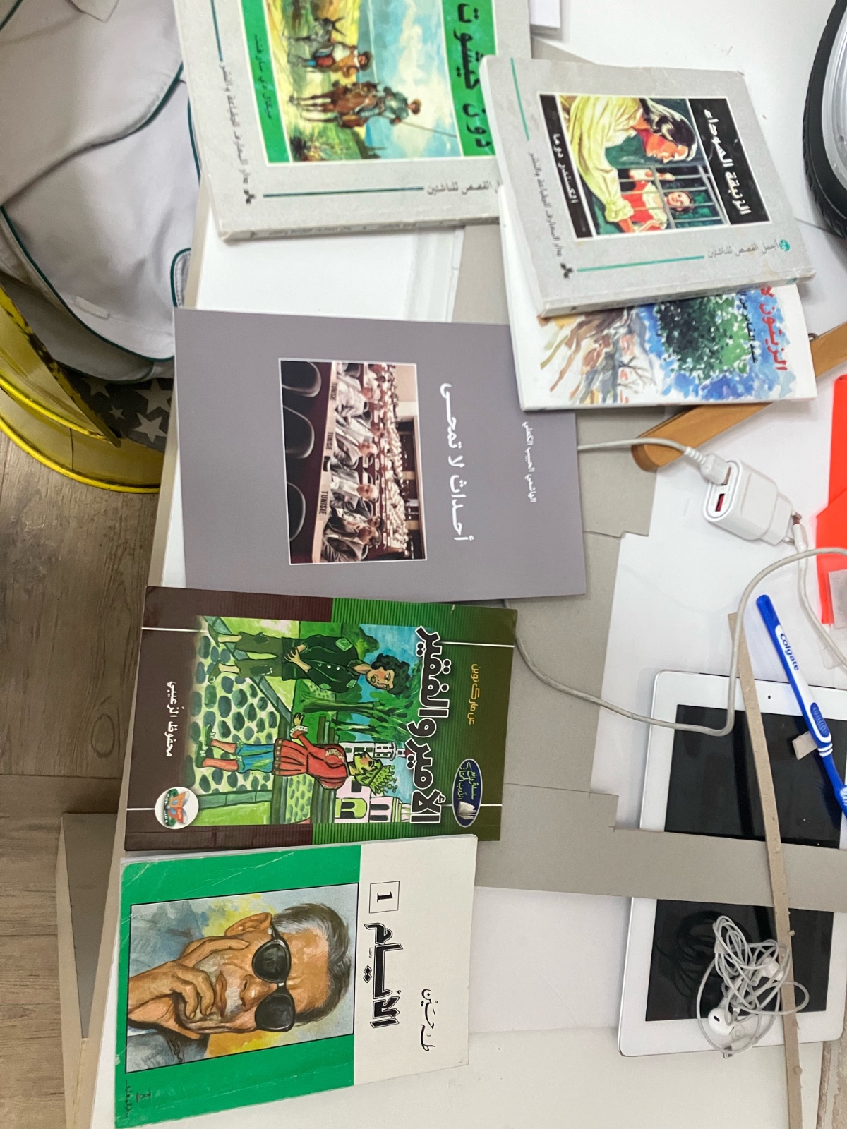 Des livre varié entre neuf, ancien et entre les deux...prix negociable pas chere 