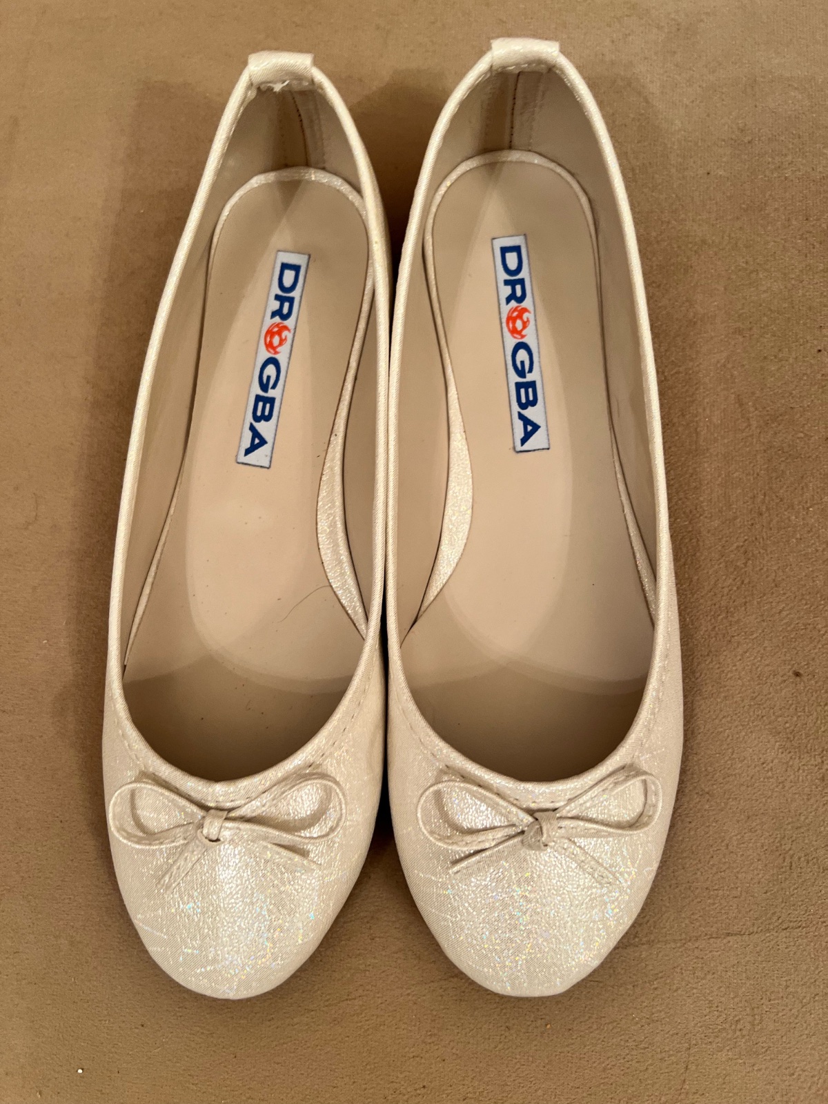 Ballerines écrues avec mini paillettes 