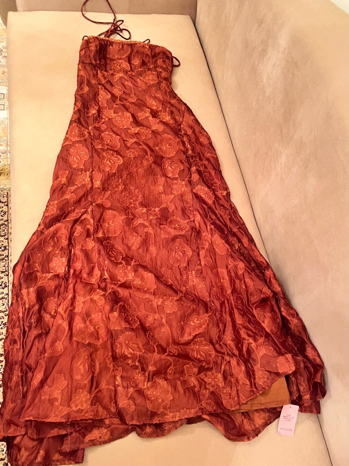 Robe en soie avec imprimé floral 