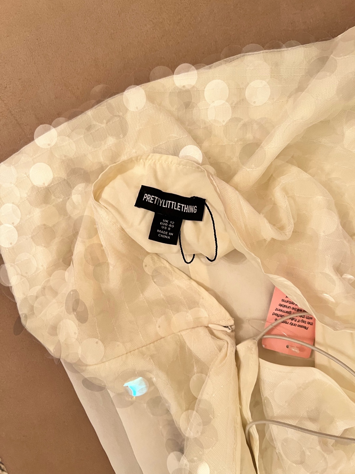 Robe en mousseline et paillettes 