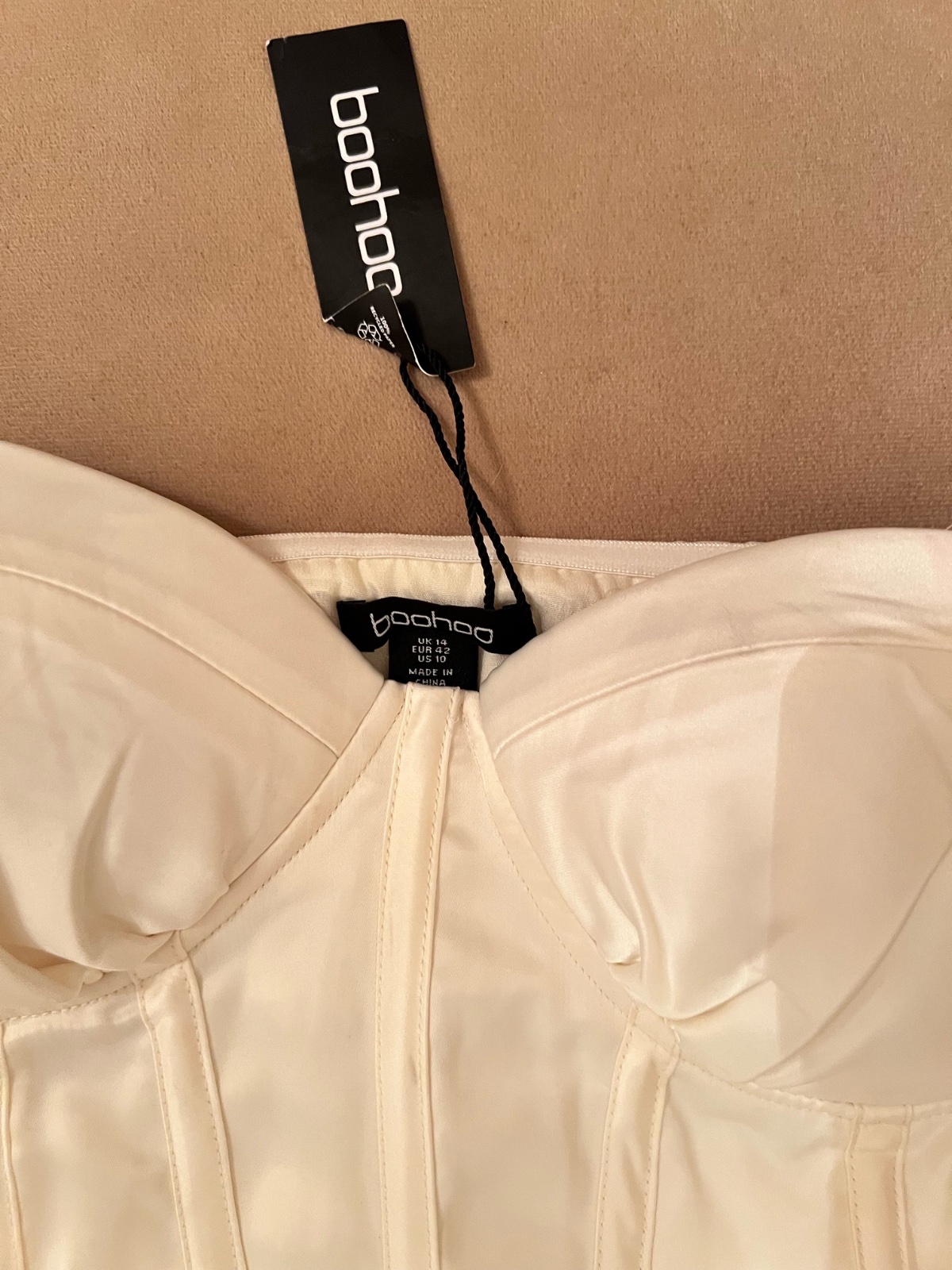 Robe d'exception en satin et mousseline 
