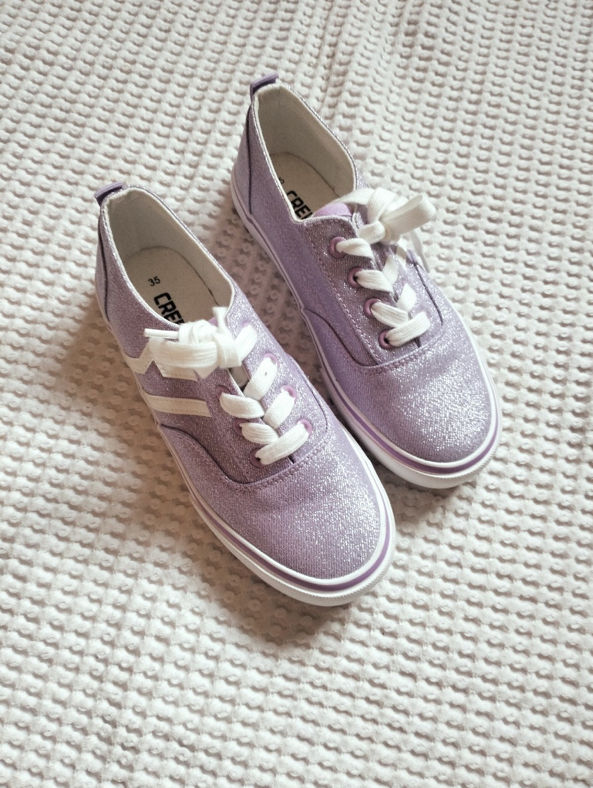 Des tennis neuves de marque Creeks 