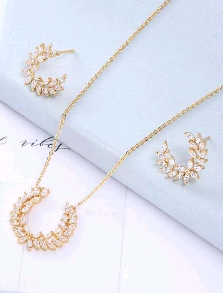 1 Collier avec boucles d'oreilles 