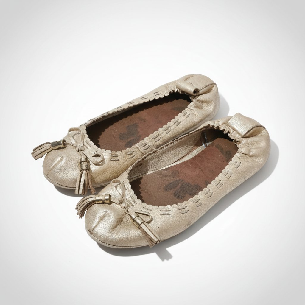 Ballerines dorées souples avec nœuds et pampilles