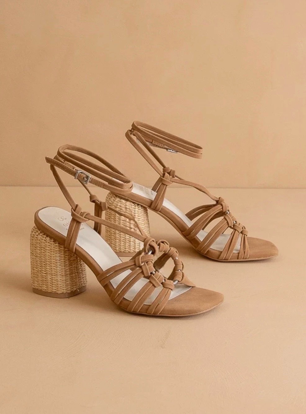 Talons à brides en paille
