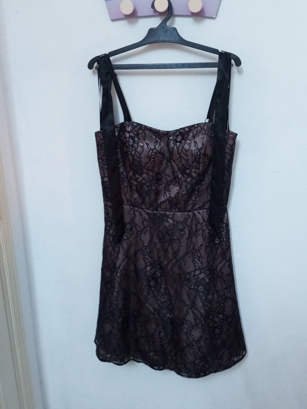 Robe avec dentelle haut de gamme luxe taille 40 -42