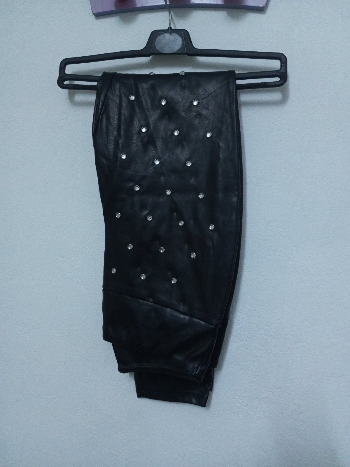 Pantalon en cuire avec diamonds neuf taille M