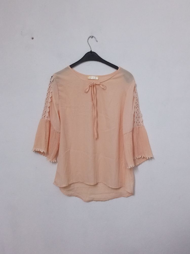 Chemise saumon avec fleure et manche plissée taille L