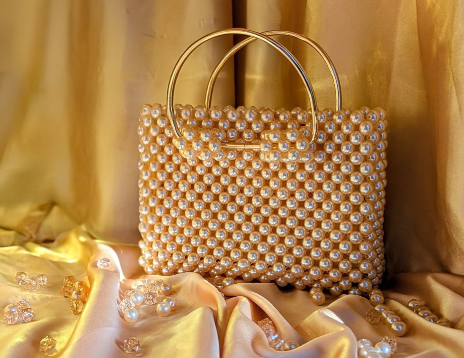 Sac style couffin en perle faiux cristal couleur de champagne 