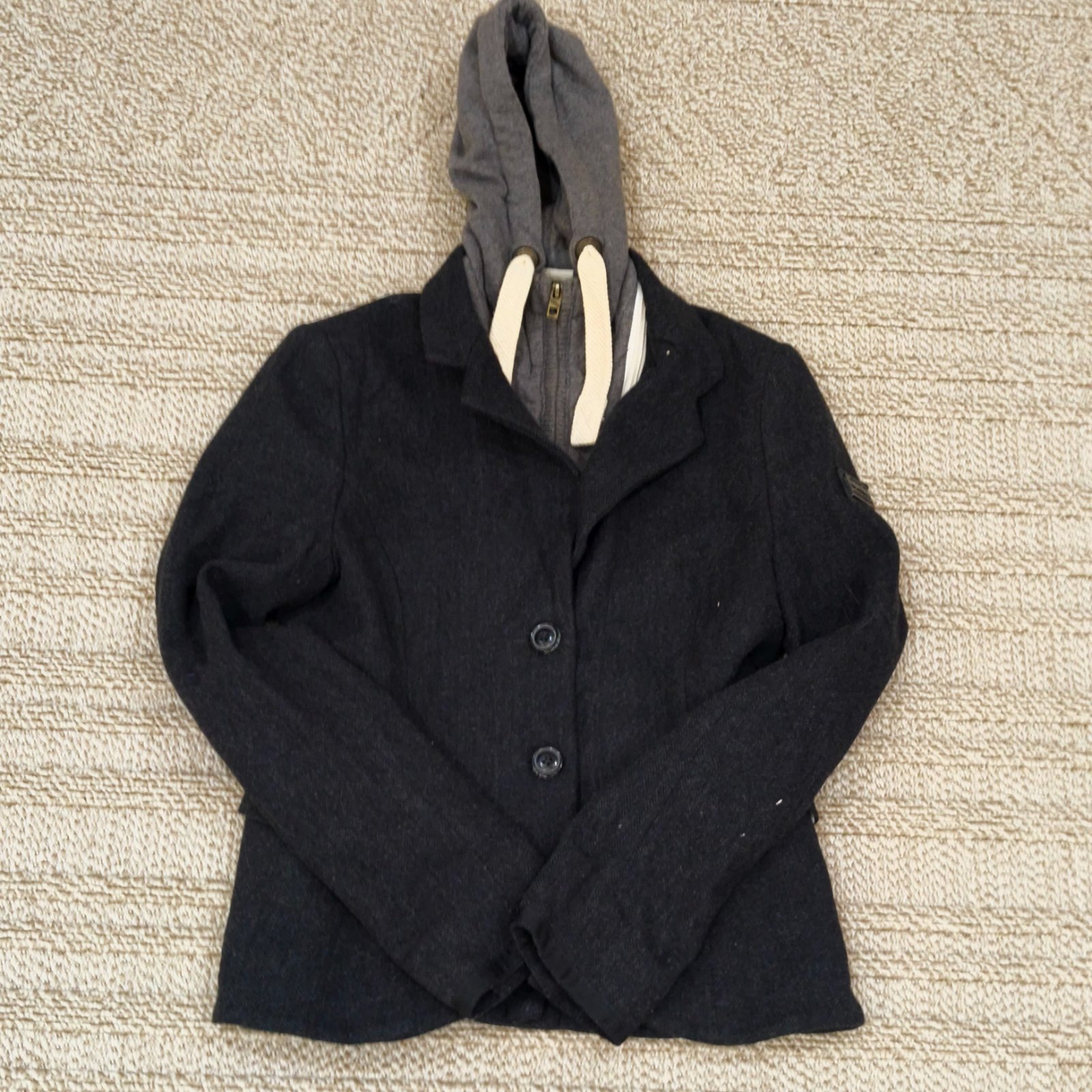 Un blazer en laine sombre de la marque Superdry💎