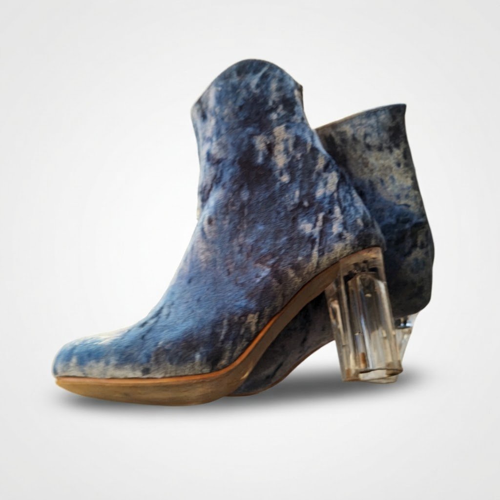  des bottines en velours froissé gris dotées d'un talon transparent 💎💎❤️