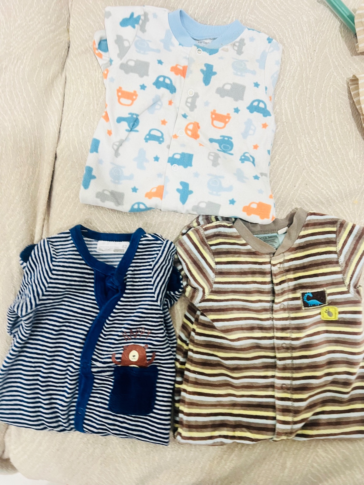 Lot de 3 grenouillères bébé.