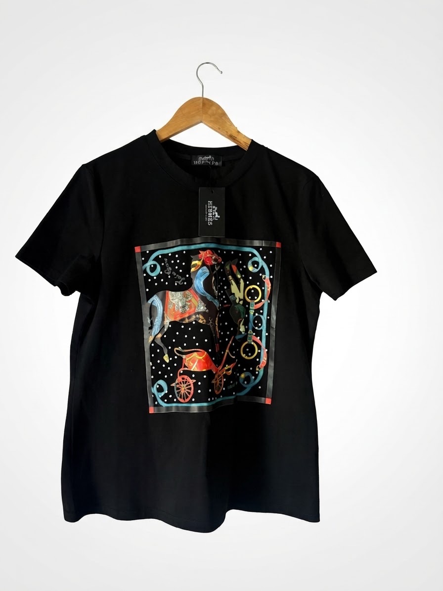 T-shirt noir imprimé luxe — Style Équestre inspiré de Hermès