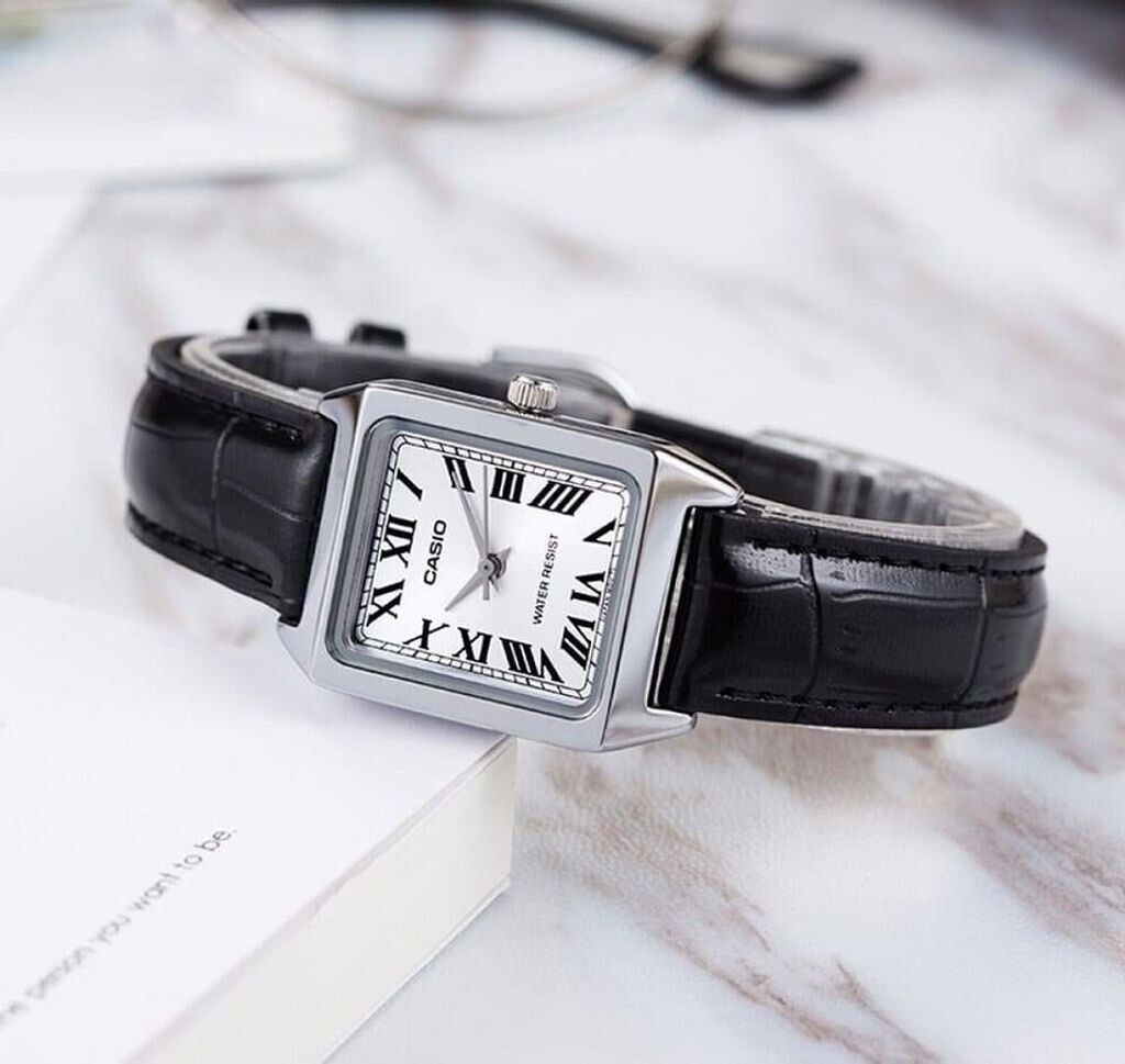 Montre classique casio pour femmes 